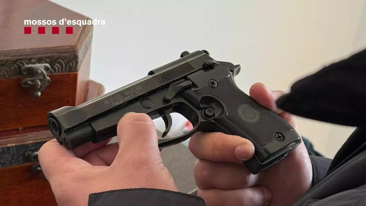 Alarma en Cataluña: El crimen organizado inunda el mercado negro de armas de fuego y desploma sus precios