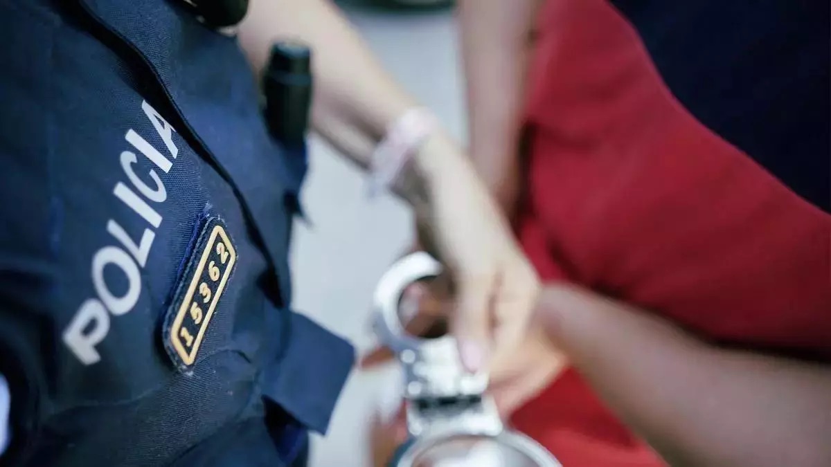 Detenida por quitarle dinero de la cuenta corriente a la mujer a la que cuidaba en Premià