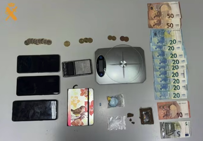 Detenidos dos personas en Gran Canaria por dos robos con fuerza y tráfico de drogas al menudeo