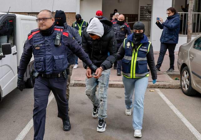 Macrooperativo en Barcelona y Tarragona: 15 detenidos de la banda latina de los Trinitarios tras 20 registros