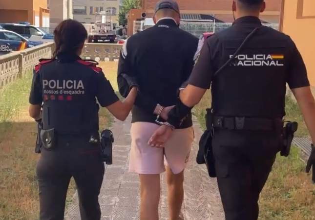 Detenido un joven hacker de 19 años en Roses por robar y vender bases de datos de empresas y organismos para estafas