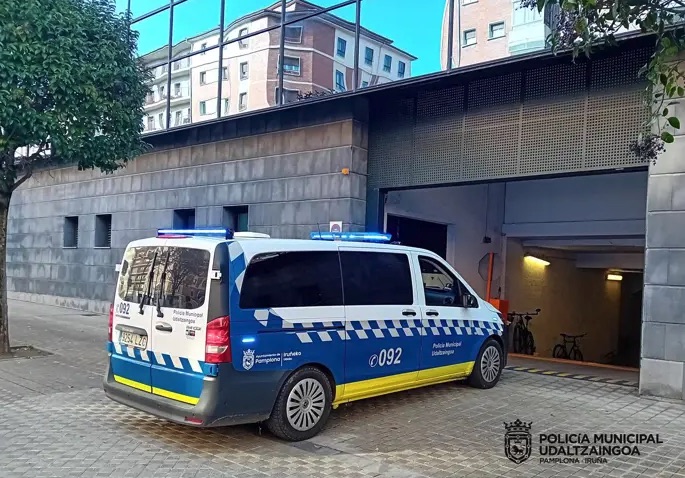Cuatro detenidos y en prisión por asaltar y robar en un piso de Pamplona tras amenazar y retener a sus inquilinos
