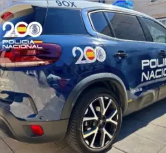 Detenido por golpear a un familiar en la cabeza con un vaso de cristal en un bar de Maó tras una discusión