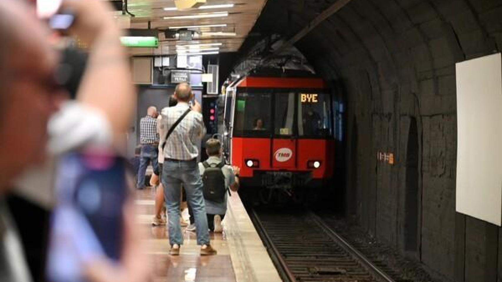Mossos frustran un posible altercado en el metro de Horta requisando cuchillos y bates a un grupo de jóvenes