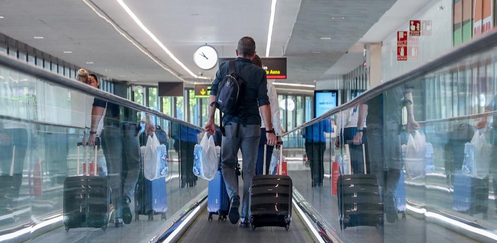 Obligan a una aerolínea a pagar 2.546 euros a una familia tras cancelarles el vuelo y no ofrecerles solución