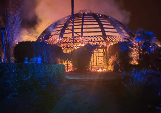 Un incendio arrasa la cúpula de madera del restaurante Mas Marroch de los hermanos Roca