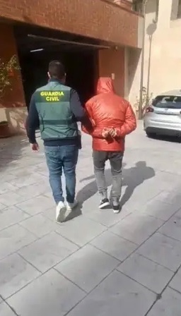 La Guardia Civil desarticula una red criminal dedicada a estafar a clientes de Abanca mediante falsos SMS