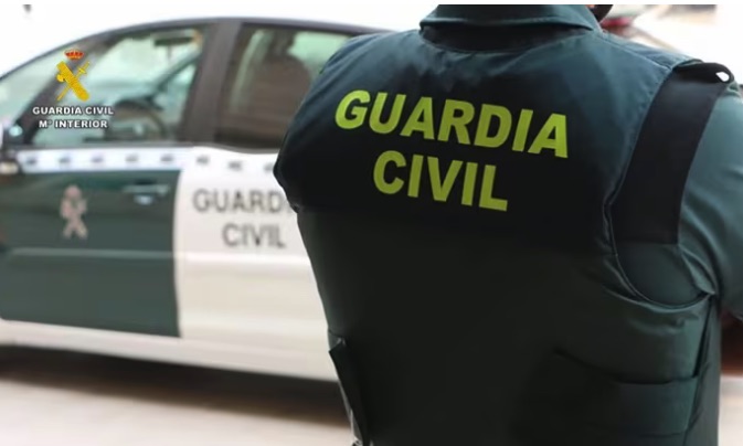 La Guardia Civil detiene a un hombre en Alfafar tras amenazar a su compañero de piso con un arma de fuego