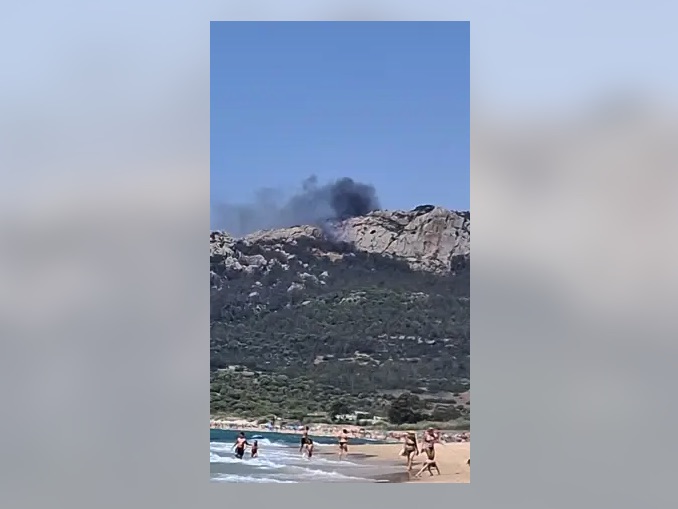 Declarado un nuevo incendio forestal en Tarifa que obliga a activar el nivel 1 de emergencia por el fuerte viento