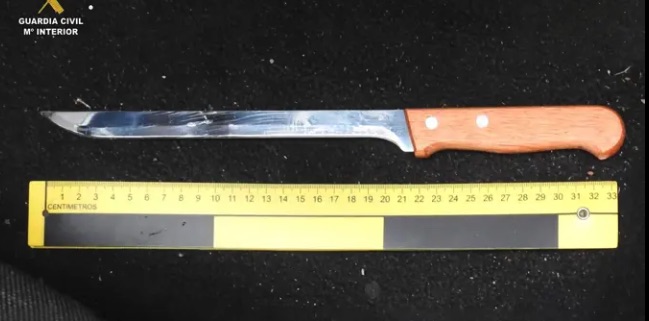 Detenido por asaltar una gasolinera en Coirós con un cuchillo y matrículas robadas