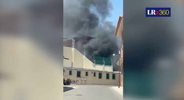 Un incendio asusta a los vecinos en Turís (Valencia)