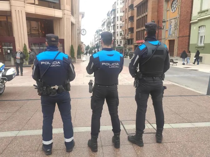 Detenido en Oviedo por incendiar cubos de basura en varias calles en menos de 24 horas