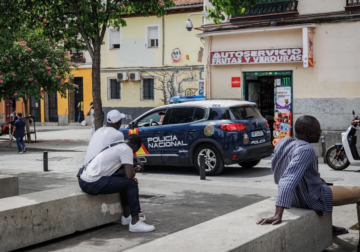 Dos reyertas en Tirso de Molina y Lavapiés dejan siete heridos en el centro de Madrid