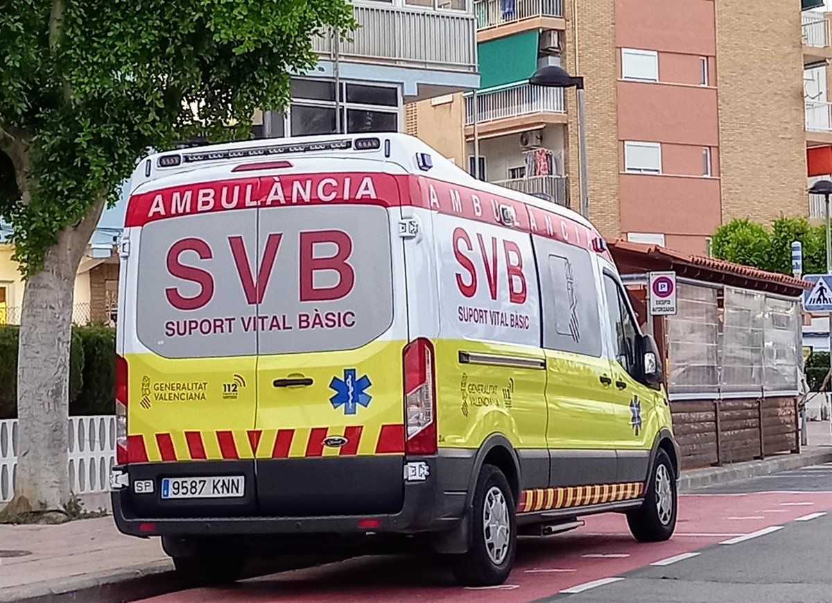 Accidente entre un autobús de la EMT y una furgoneta en la avenida Campanar, València