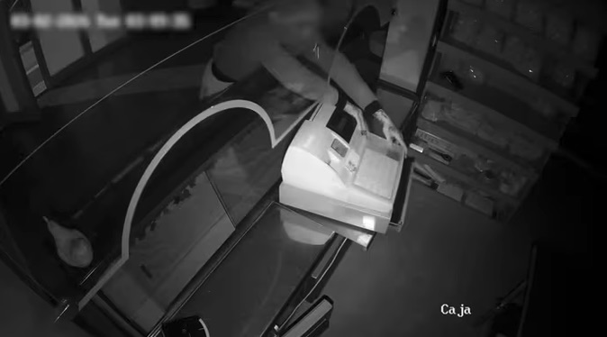 La Guardia Civil detiene en Torre Pacheco a un joven especializado en robar en coches y comercios