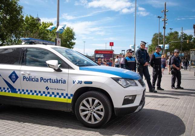 Persecución policial en el Puerto de Barcelona: un vehículo se da a la fuga y sus ocupantes escapan por las vías de tren