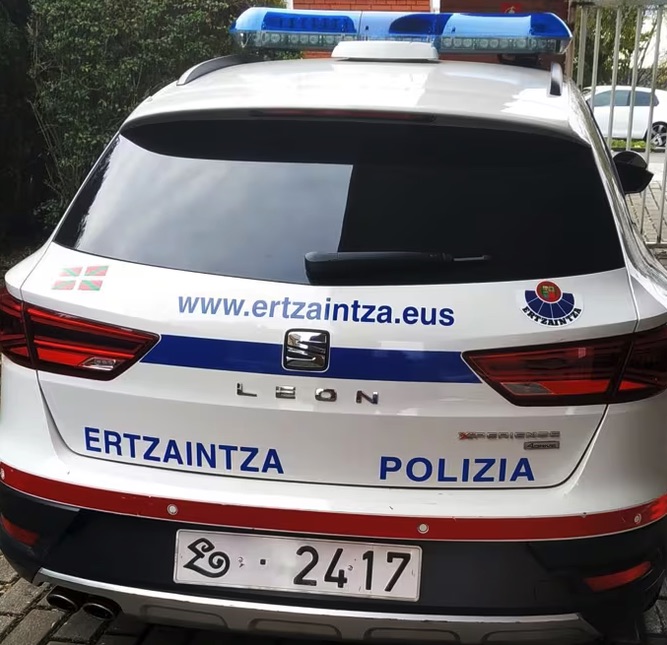 Detenido por fracturarle la nariz a un joven para robarle el bolso en Leioa