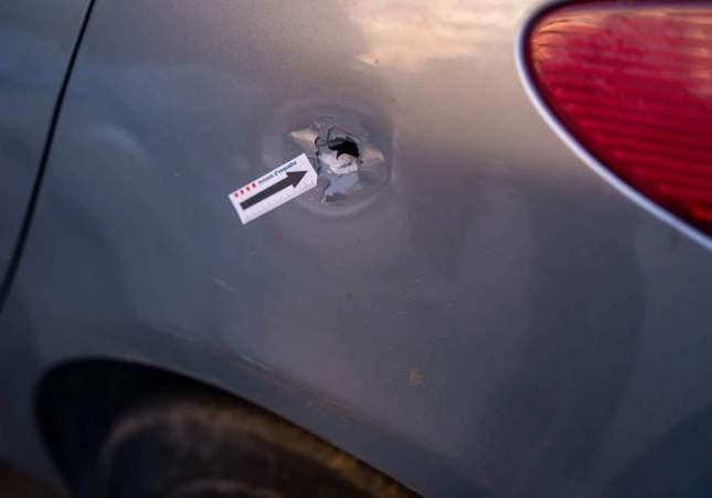 Hallado en Premià de Dalt un Land Rover robado tiroteado y cargado de perfumes, presumiblemente de ladrones teloneros