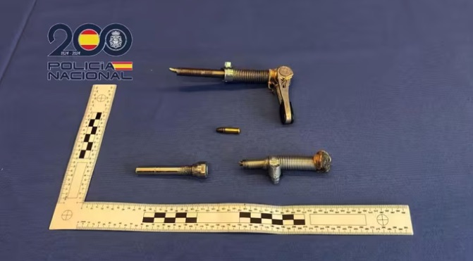 Policía Nacional detena en Logroño a hombre con dos armas caseras aptas para disparar calibre .22 largo en dispositivo
