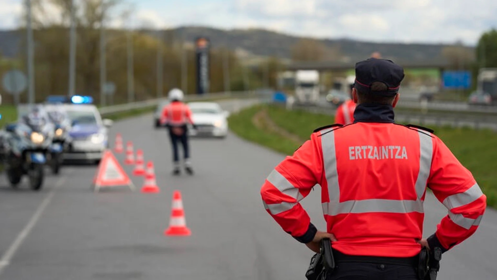 Ertzaintza detiene en Markina-Xemein a dos hombres con 150 kilos de cable robado en un control rutinario