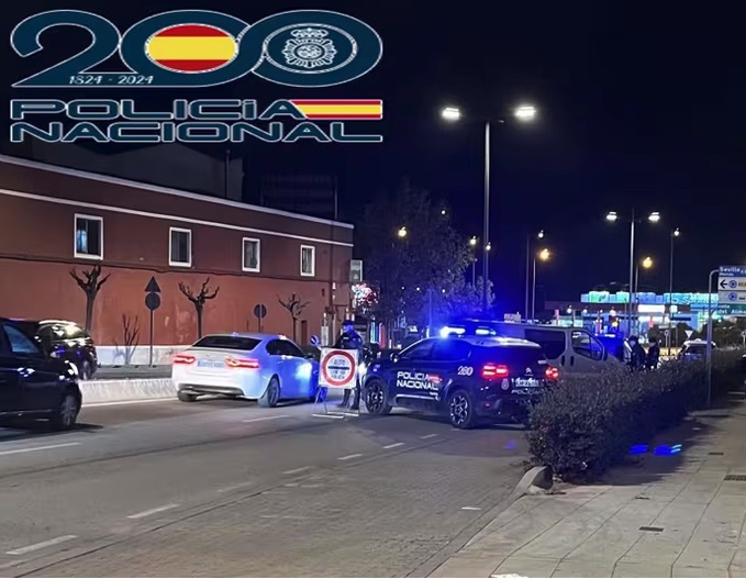 Detenido en Almendralejo tras reventar el escaparate de un local con una alcantarilla en plena Nochevieja
