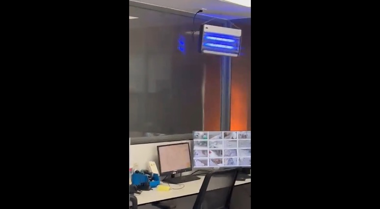 Un incendio en un cuadro eléctrico obliga a desalojar la comisaría de Ciutat Vella de la Guardia Urbana de Barcelona