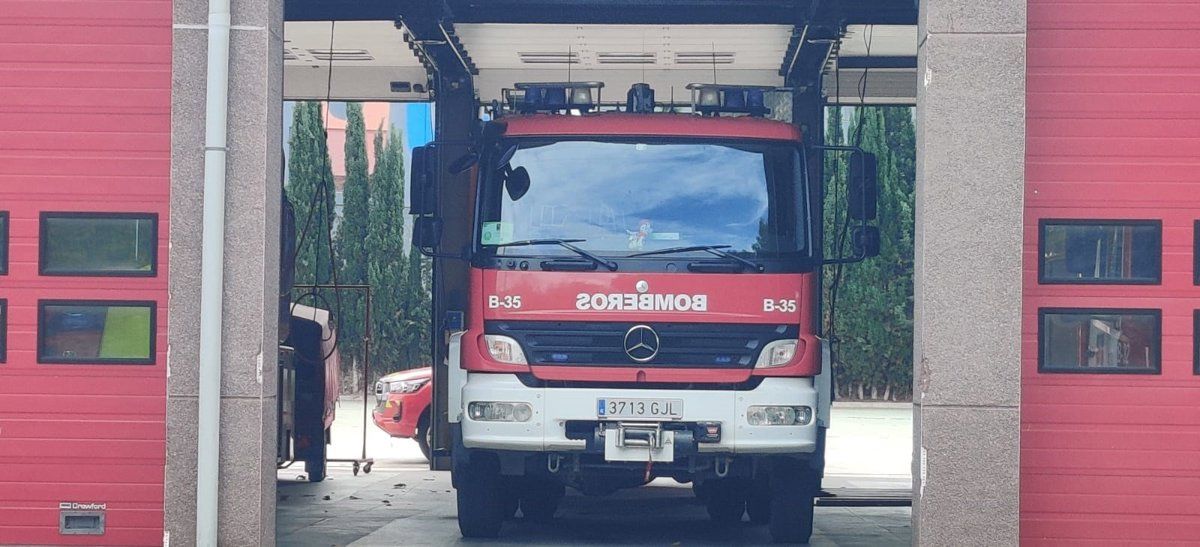 Incendio de un vehículo en la calle Tejerías de Alfaro (La Rioja)