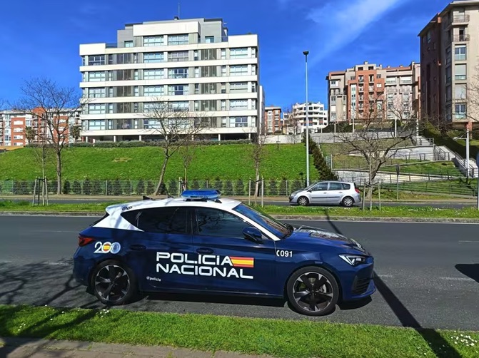 Detenidos dos hombres en Santander por robarle la cartera a un viandante y utilizar su tarjeta bancaria