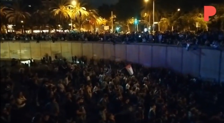 Tensión en Barcelona: Cargas policiales y dos detenidos en la masiva protesta por la flotilla de Gaza