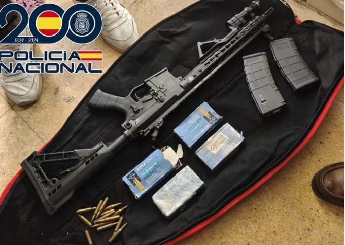 Cae un clan familiar que explotaba 13 cultivos de marihuana en un bloque entero de pisos de Villaverde