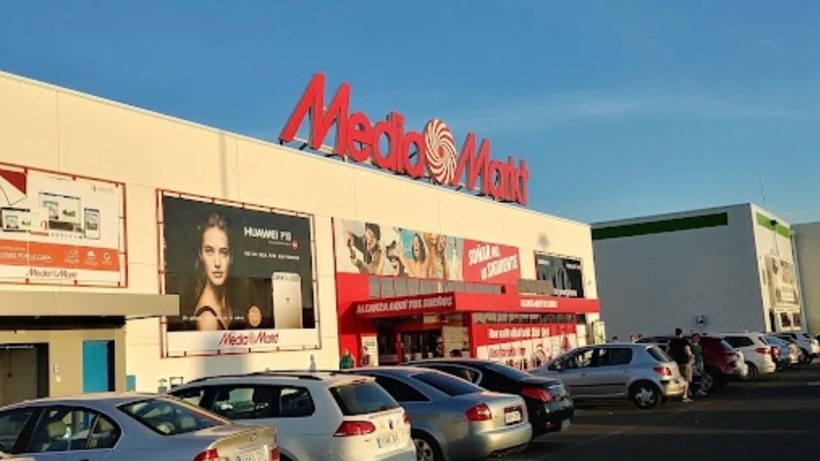 Cinco encapuchados atracan a mano armada un MediaMarkt en Toledo e hieren al vigilante de seguridad
