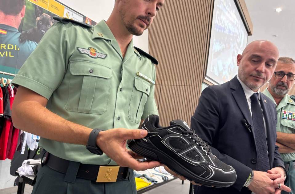 Cae en Alpicat el 'rey del top manta' que abastecía a toda Cataluña y Europa