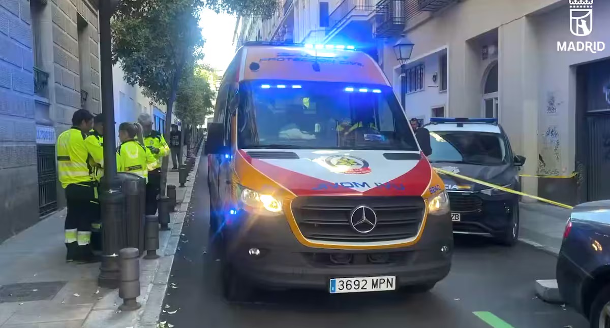 Un hombre herido de gravedad tras ser apuñalado por la espalda en el centro de Madrid