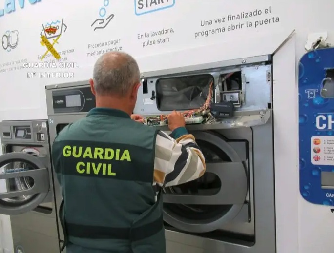 Cae un conocido ladrón en Sanxenxo tras ser sorprendido dos veces en la misma noche robando en una lavandería