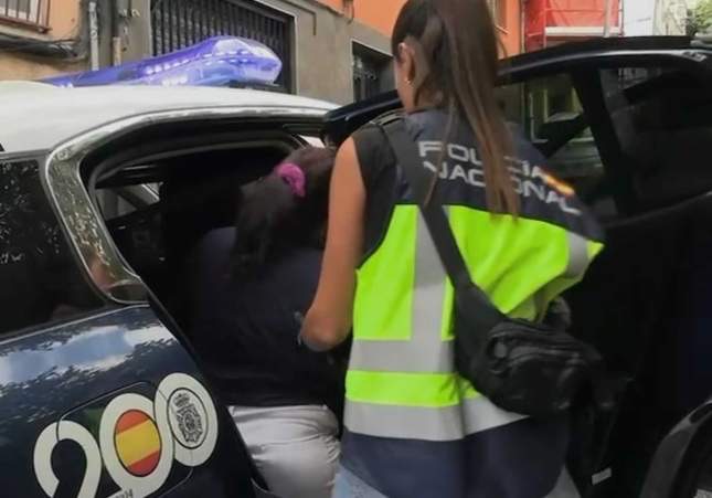 Liberan a 18 mujeres y desarticulan una red que las explotaba sexualmente en dos pisos de Badalona