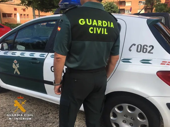 Detenidos dos jóvenes y un tercero en búsqueda por robar tarjetas de un coche en Llucmajor y usarlas en Palma