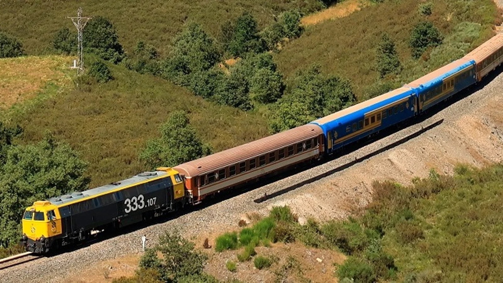 Accidente del tren Canfranero: sin heridos tras colisionar con un tractor cerca de Ayerbe