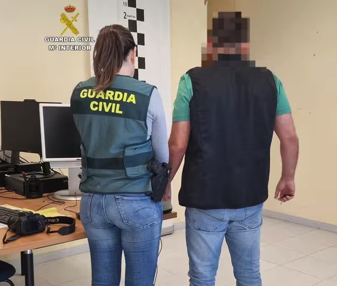 Detenidos en Cambados dos personas por supuestos delitos contra la libertad sexual de una menor