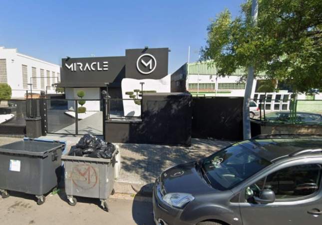 Tres heridos en una violenta pelea multitudinaria frente a una discoteca en Mataró