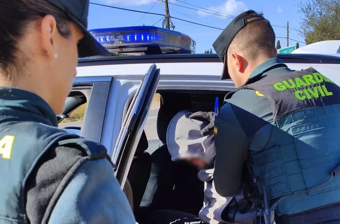 La Guardia Civil detiene a dos jóvenes de 18 y 19 años tras asaltar dos restaurantes en Sóller y huir en una moto robada