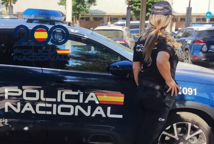 Quince detenidos y dos armas intervenidas tras desmantelar un punto de venta de droga en Sevilla
