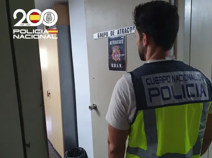 Detenido en Palma por robar el móvil a un turista a punta de cuchillo mientras esperaba un ferri