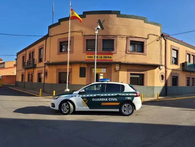 Detenido en La Bañeza (León) un joven de 28 años por agredir a otro con un vaso