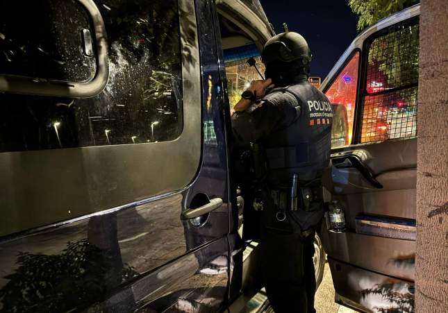 Descubierto en Cervelló un impresionante arsenal clandestino con armas de guerra listas para ser vendidas a criminales