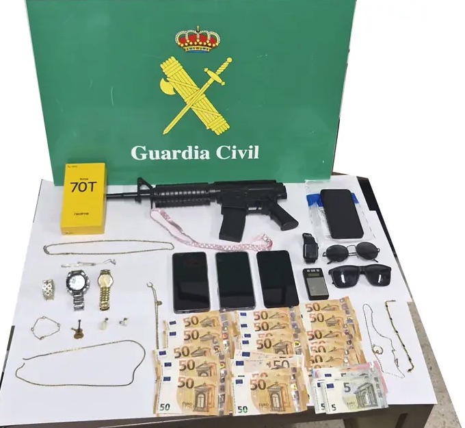 En prisión un matrimonio por una oleada de robos a ancianas en Pontevedra; una víctima, herida grave