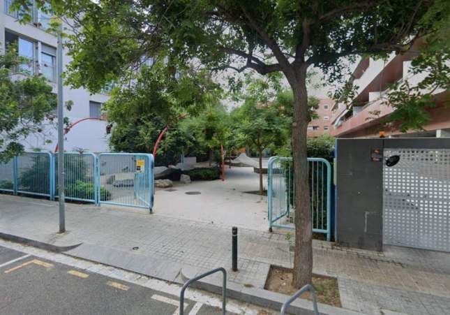 Queda con una chica por internet y acaba en una trampa: la asaltan para robarle todo lo que lleva