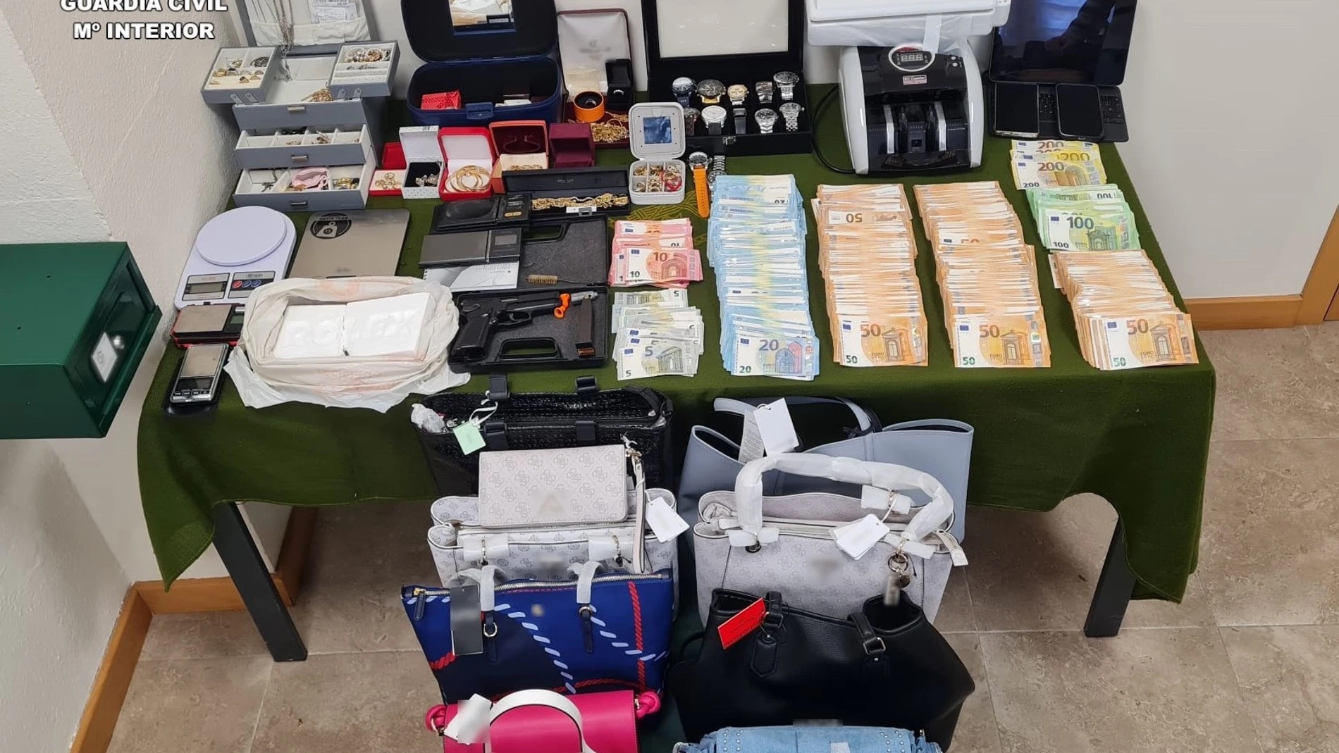 Detenido un narcotraficante en Cullera (Valencia) tras delatarse por sus desorbitados gastos en lujo