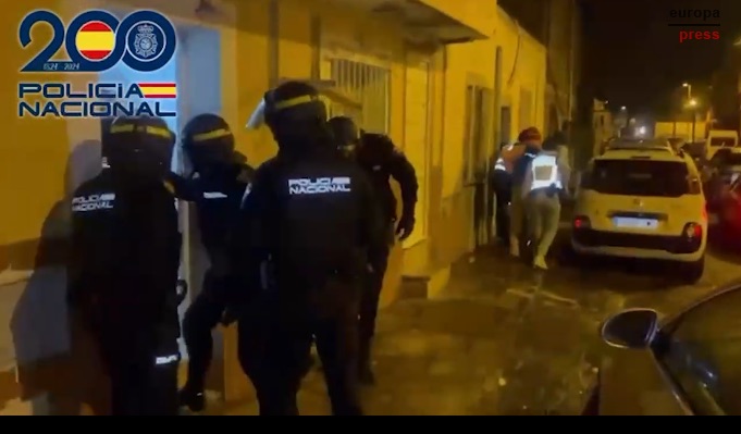 Macrooperación policial en el barrio de Pescadería de Almería: 9 detenidos, drogas y armas de fuego incautadas