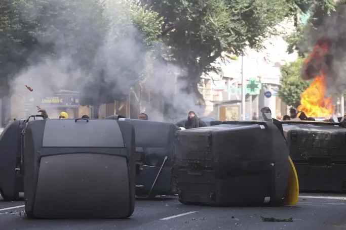 Un detenido en el aeropuerto de Madrid eleva a 23 los arrestados por altercados durante la huelga del metal en Cádiz