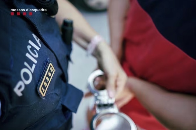Detenidos “in fraganti” tres ladrones justo después de robar en un restaurante de Amer, Girona